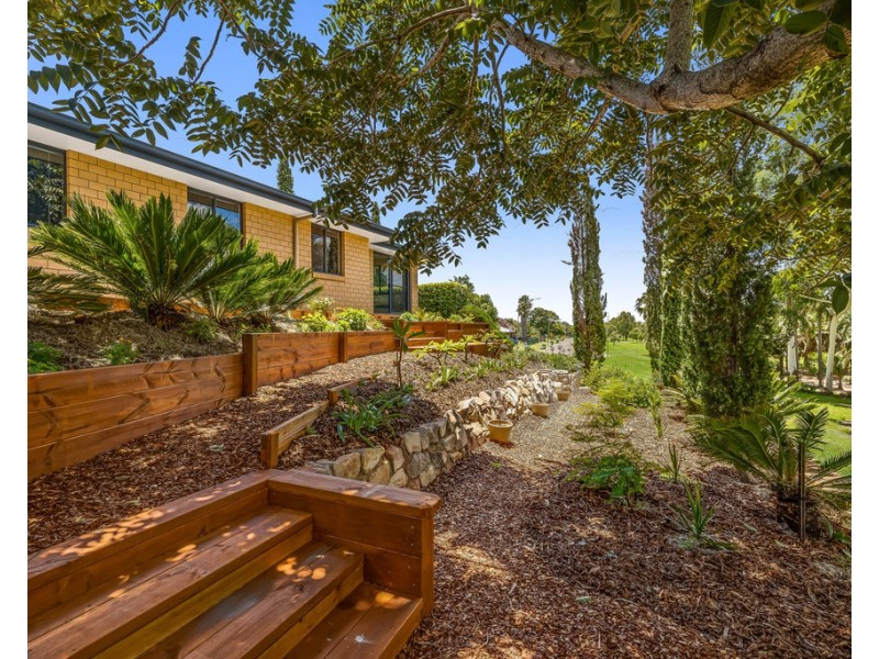 2 Hillcrest Court, Kearneys Spring QLD 4350