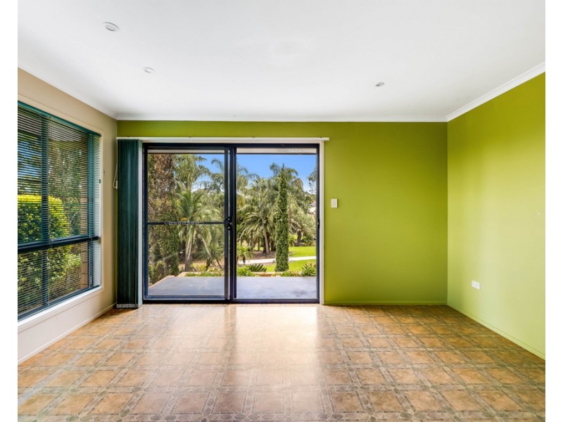 2 Hillcrest Court, Kearneys Spring QLD 4350