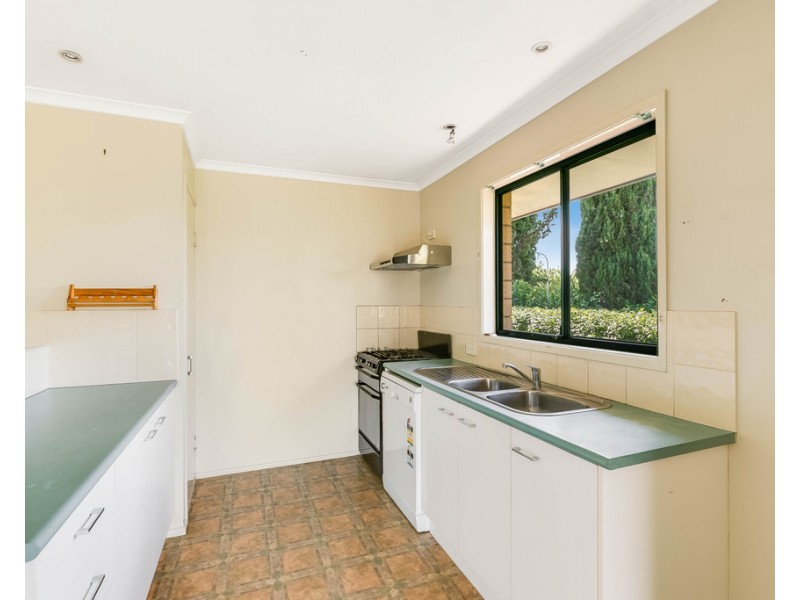 2 Hillcrest Court, Kearneys Spring QLD 4350