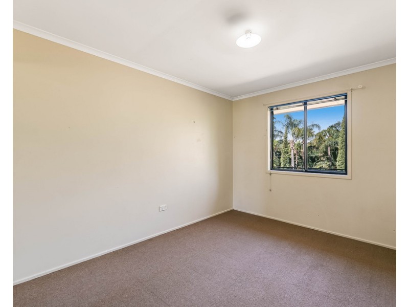 2 Hillcrest Court, Kearneys Spring QLD 4350