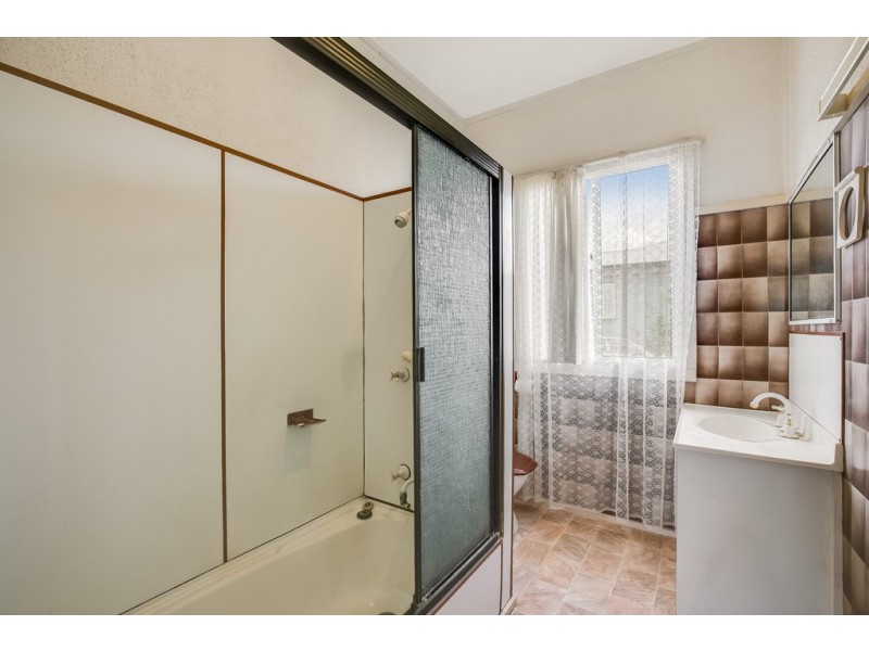 15 Farquharson Street, Harristown QLD 4350