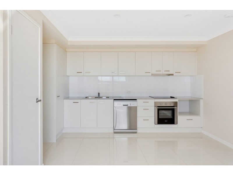 2/2 Myrtleford Crescent, Cambooya QLD 4358