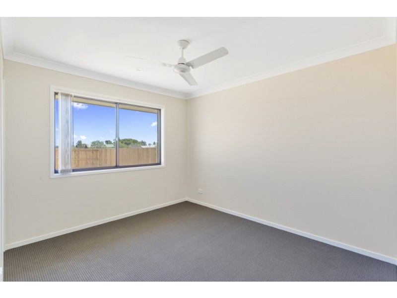 2/2 Myrtleford Crescent, Cambooya QLD 4358