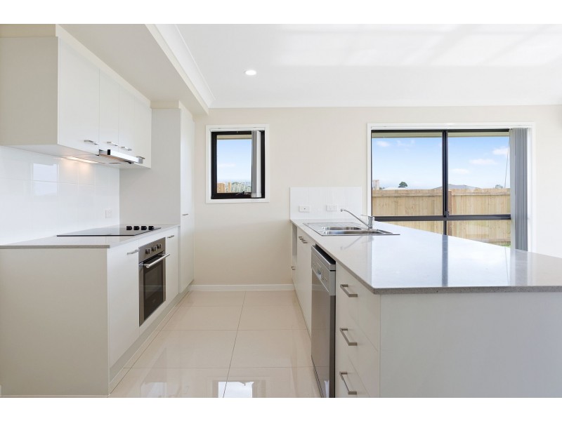 24 Myrtleford Crescent, Cambooya QLD 4358
