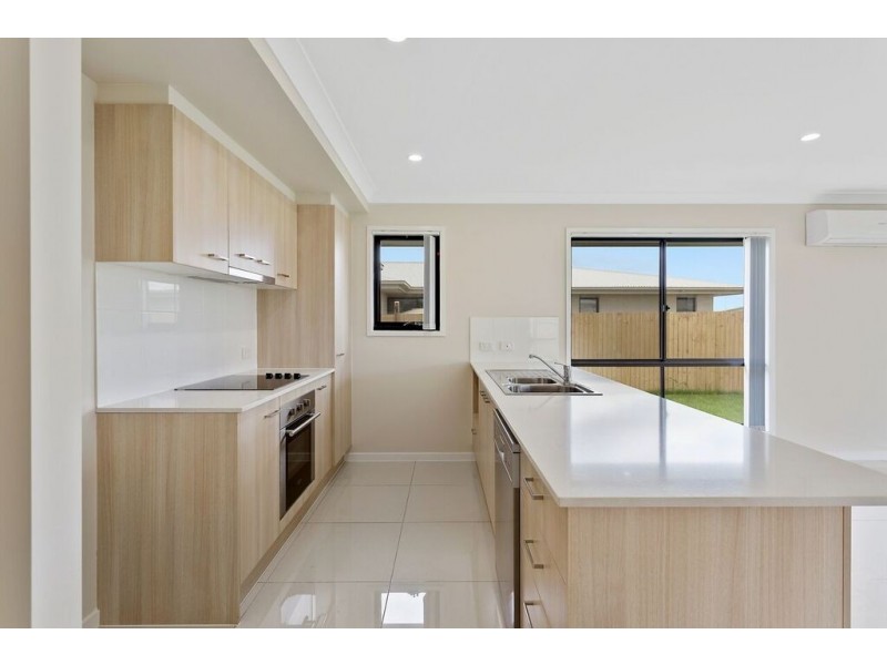 11 Myrtleford Crescent, Cambooya QLD 4358