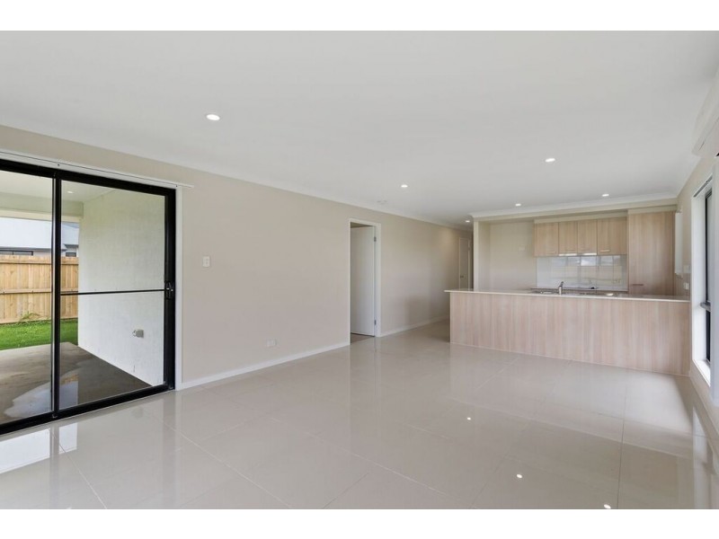 11 Myrtleford Crescent, Cambooya QLD 4358