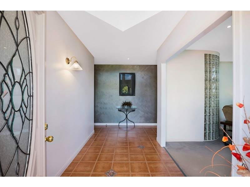 3 Lincoln Close, Middle Ridge QLD 4350