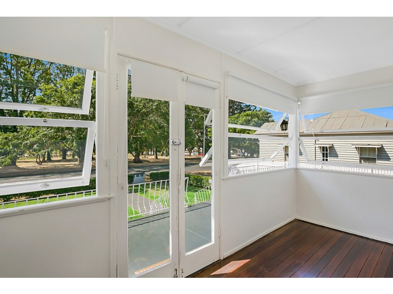 2/106 Taylor Street, Newtown QLD 4350