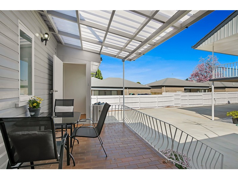 2/106 Taylor Street, Newtown QLD 4350