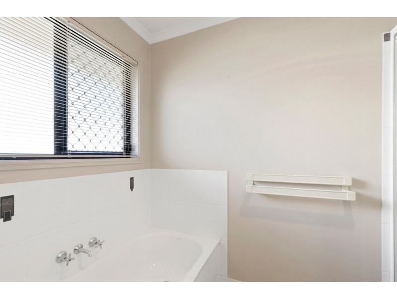 540 Hume Street, Middle Ridge QLD 4350