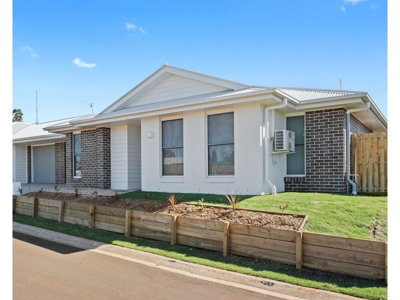 21b/65 Cambooya Street, Drayton QLD 4350