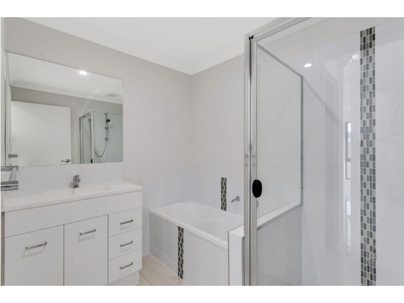 1/27 Harrow Street, Cambooya QLD 4358