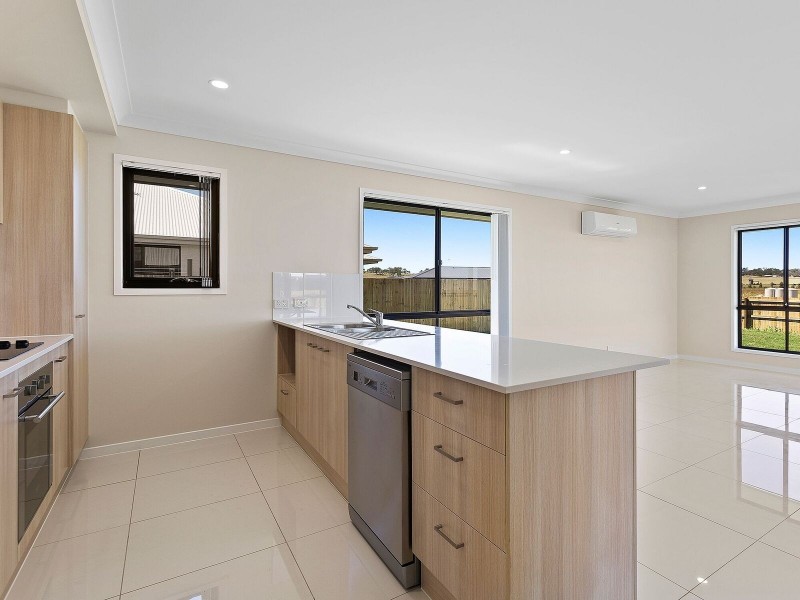 41 Myrtleford Crescent, Cambooya QLD 4358