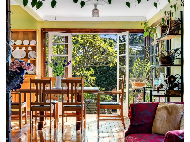 83 MacKenzie Street, Mount Lofty QLD 4350