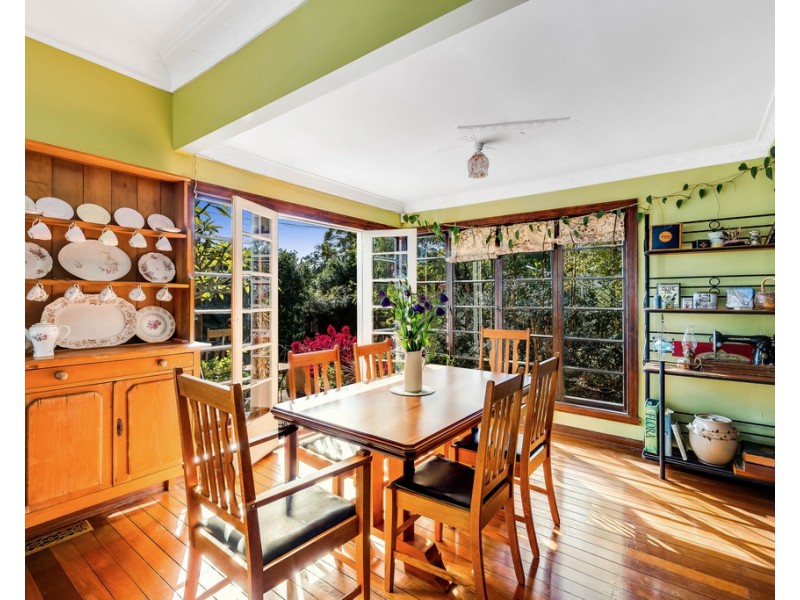 83 MacKenzie Street, Mount Lofty QLD 4350