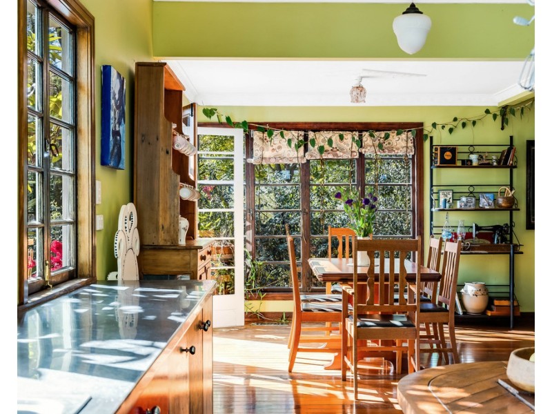 83 MacKenzie Street, Mount Lofty QLD 4350