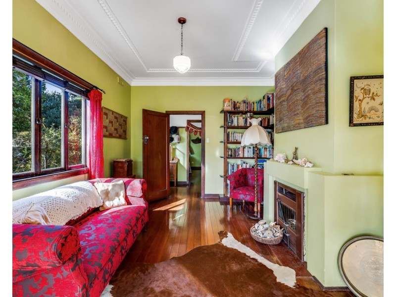 83 MacKenzie Street, Mount Lofty QLD 4350
