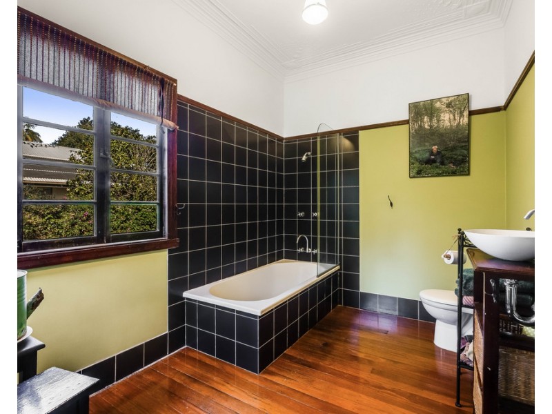 83 MacKenzie Street, Mount Lofty QLD 4350