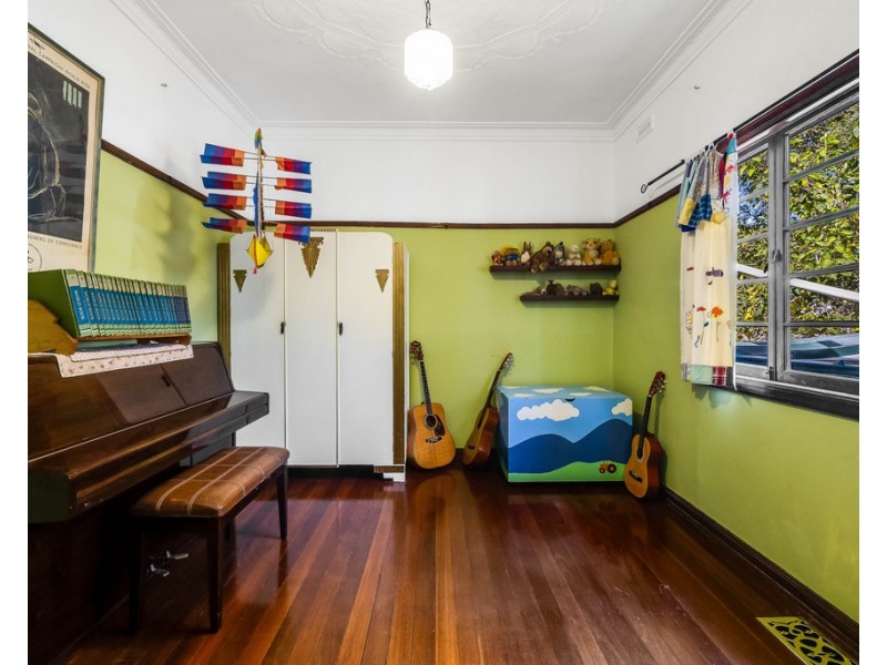 83 MacKenzie Street, Mount Lofty QLD 4350