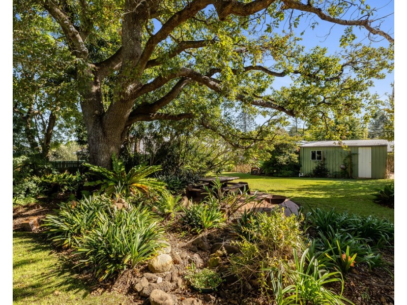83 MacKenzie Street, Mount Lofty QLD 4350
