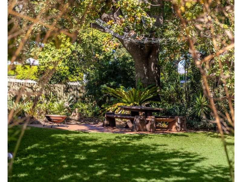 83 MacKenzie Street, Mount Lofty QLD 4350