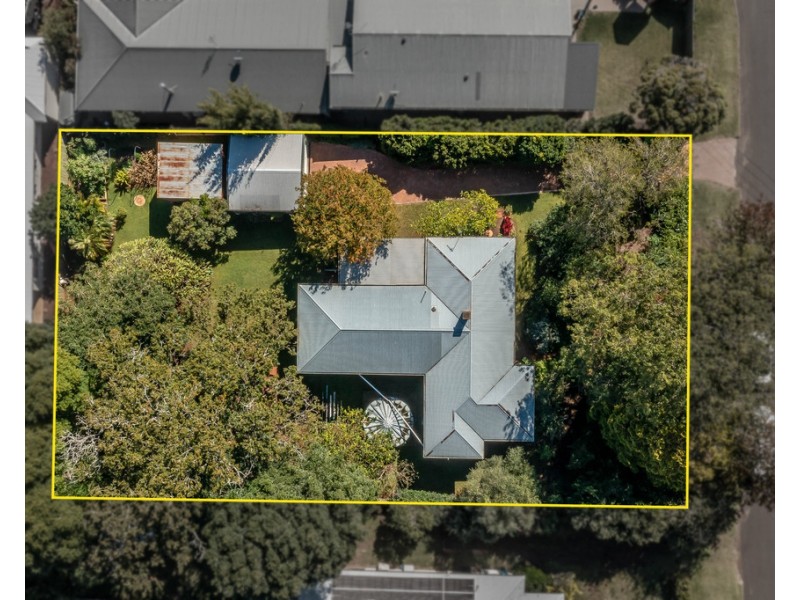 83 MacKenzie Street, Mount Lofty QLD 4350