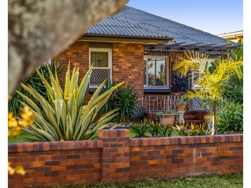 9 Phyllis Street, Harristown QLD 4350