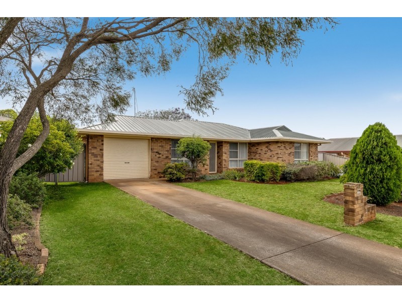 32 Cherokee Drive, Wilsonton QLD 4350