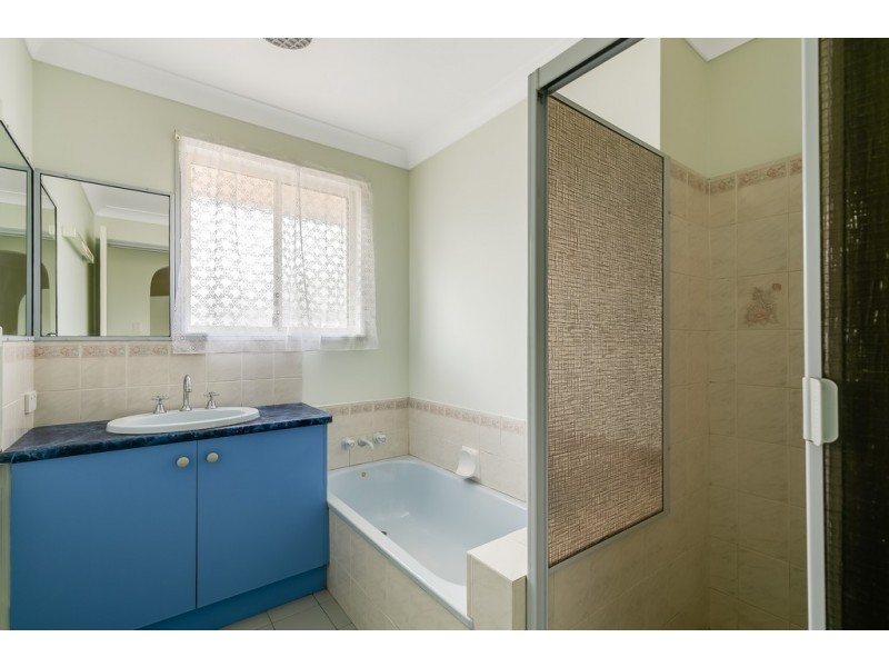 32 Cherokee Drive, Wilsonton QLD 4350