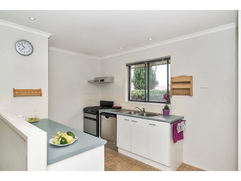 2 Hillcrest Court, Kearneys Spring QLD 4350