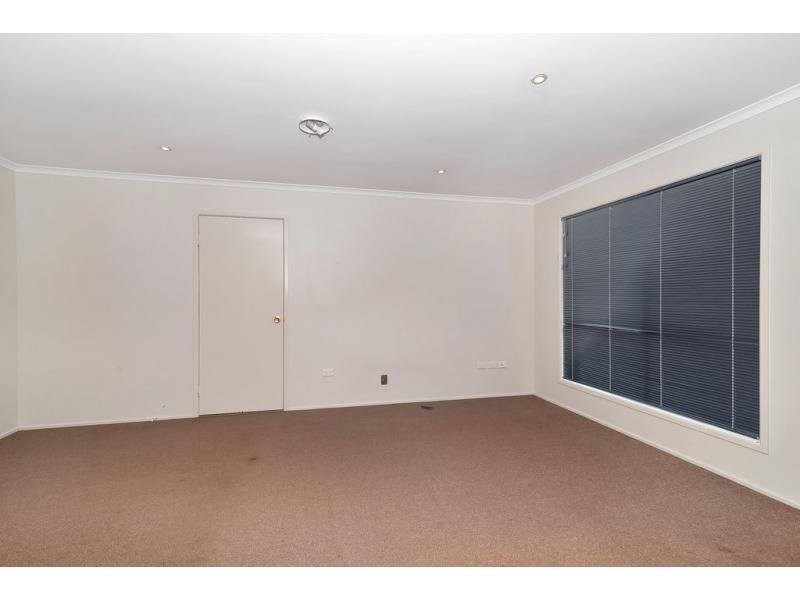 2 Hillcrest Court, Kearneys Spring QLD 4350