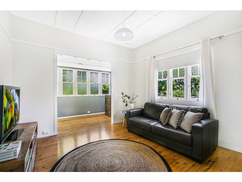 3 Rhyde Street, Mount Lofty QLD 4350