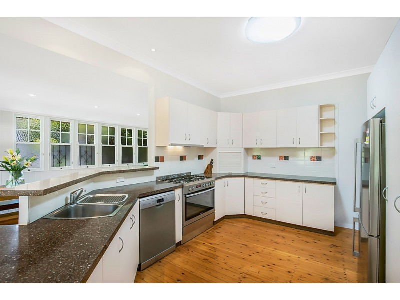 3 Rhyde Street, Mount Lofty QLD 4350