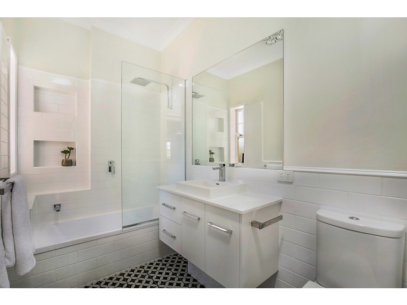 3 Rhyde Street, Mount Lofty QLD 4350