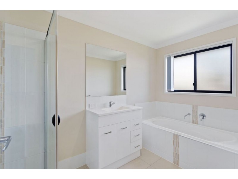 5 Myrtleford Crescent, Cambooya QLD 4358