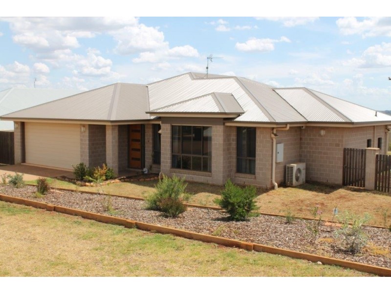 9 Alexander Avenue, Highfields QLD 4352