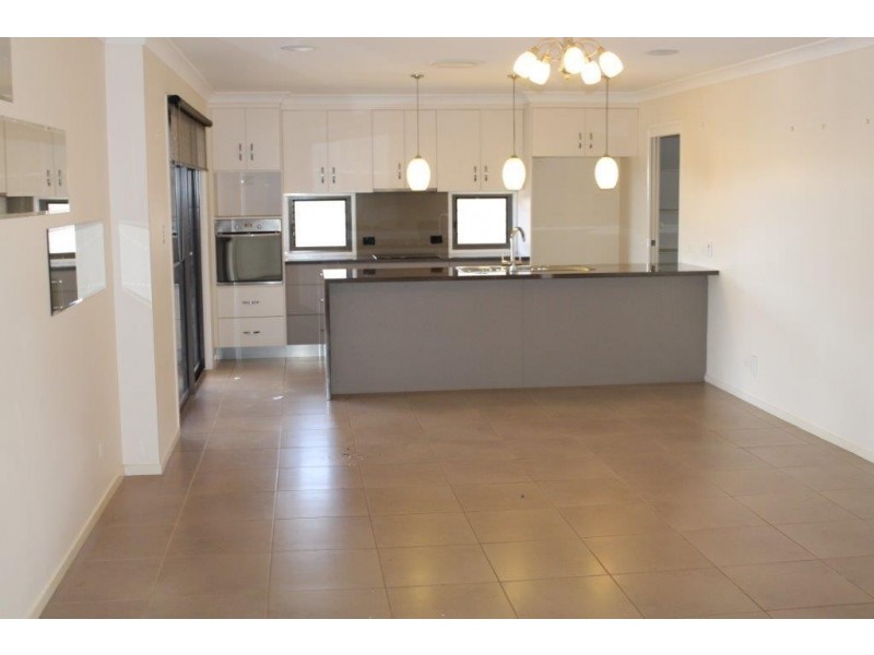 9 Alexander Avenue, Highfields QLD 4352