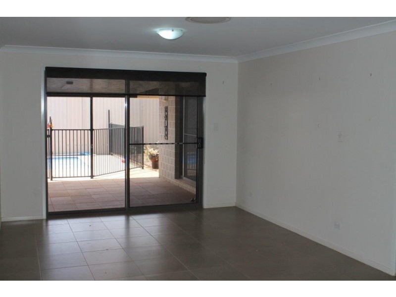 9 Alexander Avenue, Highfields QLD 4352