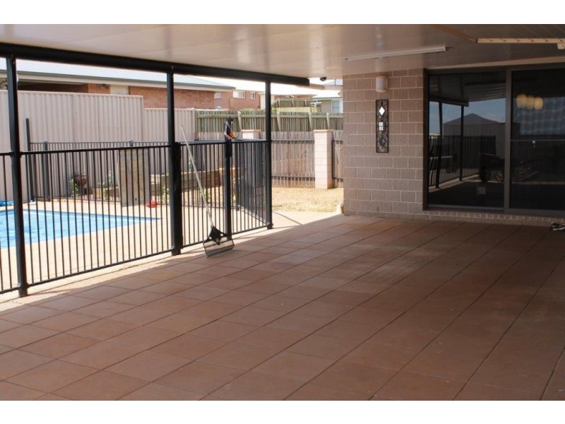 9 Alexander Avenue, Highfields QLD 4352