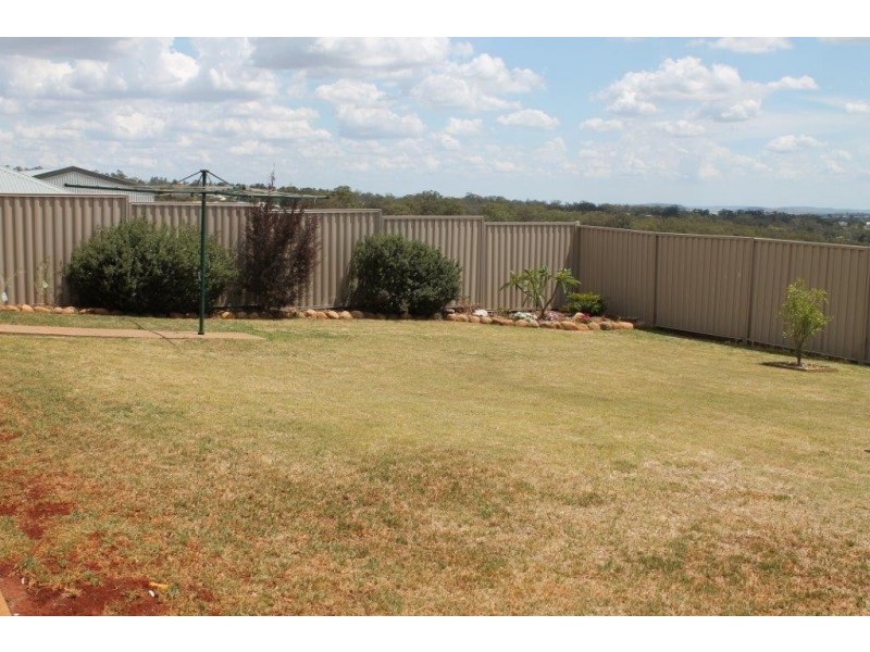 9 Alexander Avenue, Highfields QLD 4352