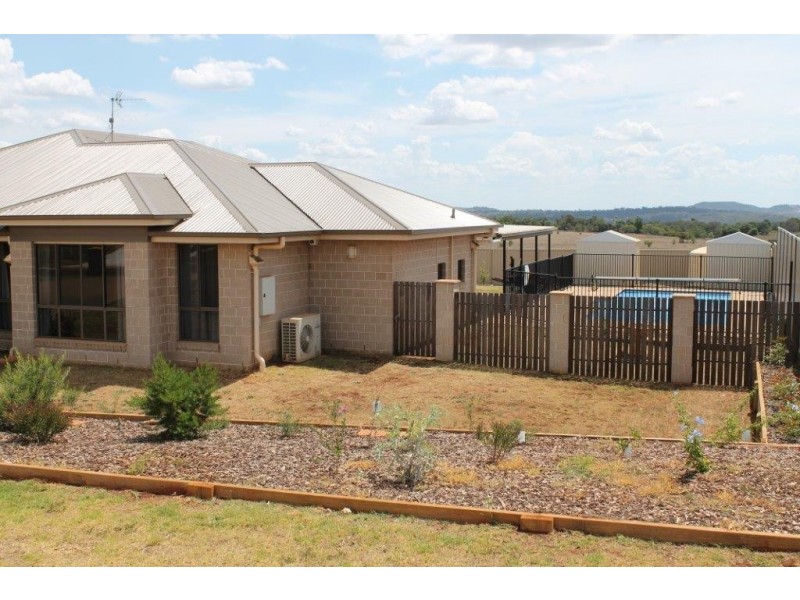 9 Alexander Avenue, Highfields QLD 4352