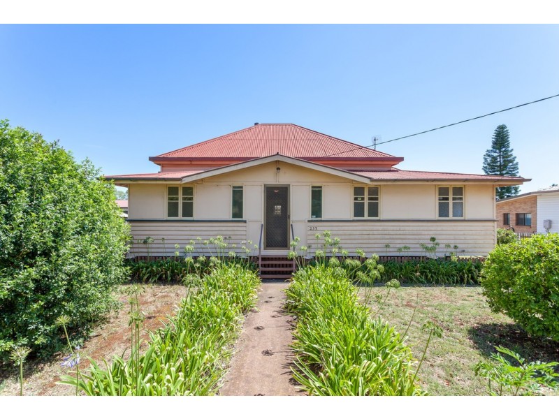 235 Russell Street, Newtown QLD 4350