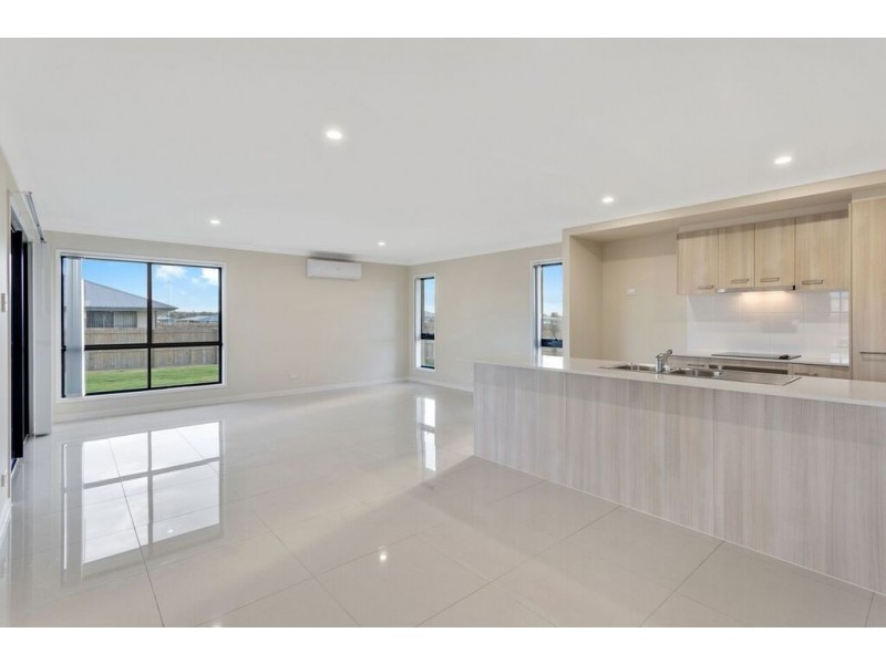 35 Myrtleford Crescent, Cambooya QLD 4358