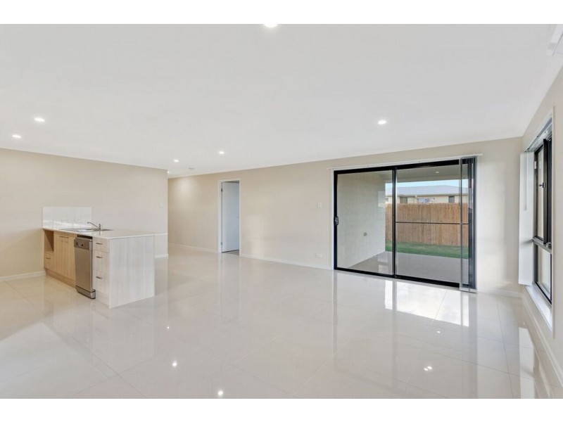 35 Myrtleford Crescent, Cambooya QLD 4358