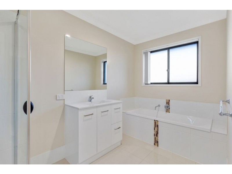 35 Myrtleford Crescent, Cambooya QLD 4358