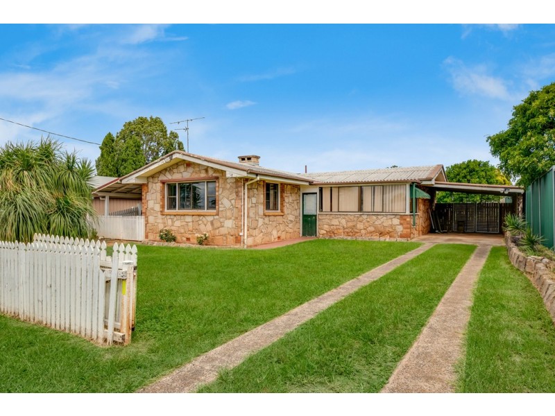 8 Lewis Court, Harristown QLD 4350