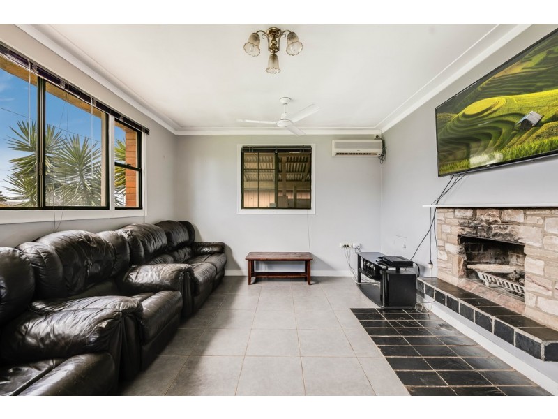8 Lewis Court, Harristown QLD 4350