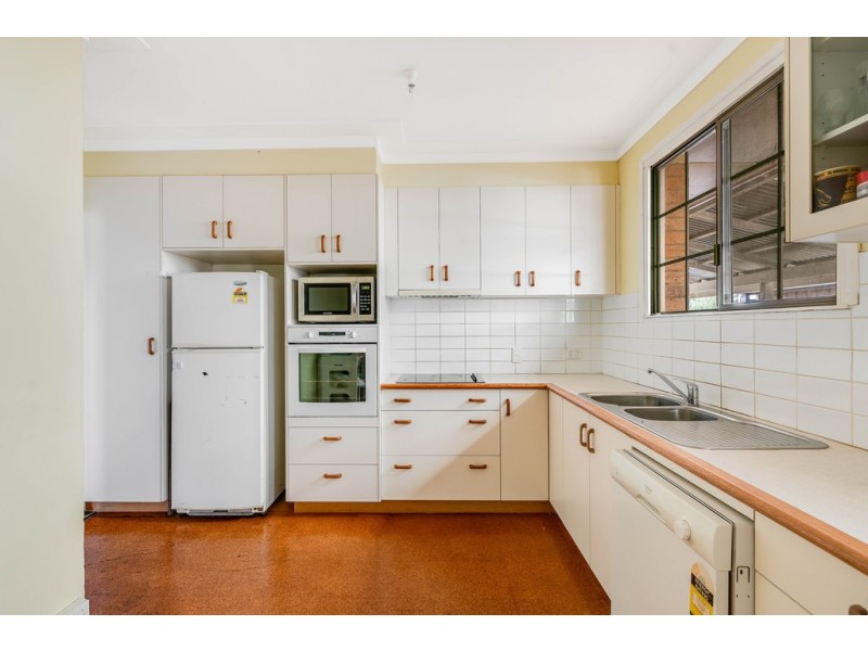 8 Lewis Court, Harristown QLD 4350