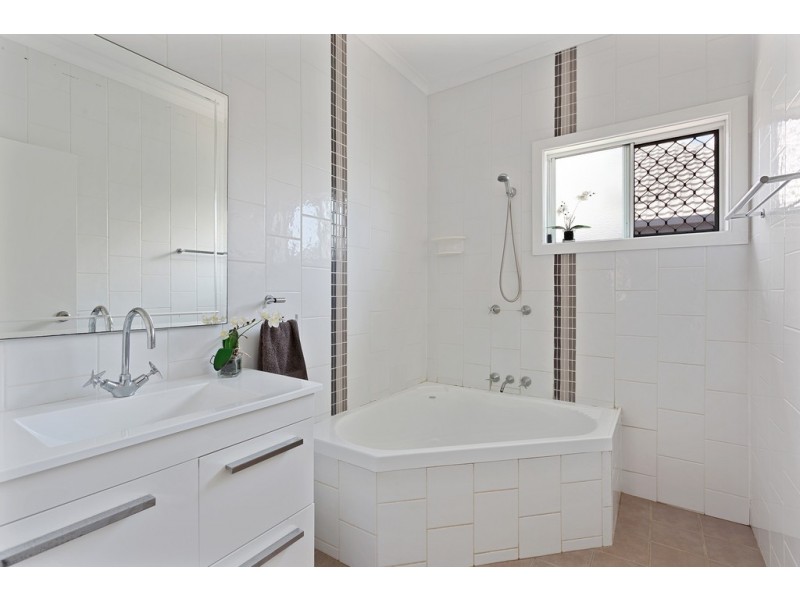 12 Rose Street, Wilsonton QLD 4350