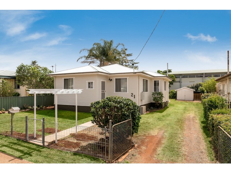21 Fourth Avenue, Harristown QLD 4350